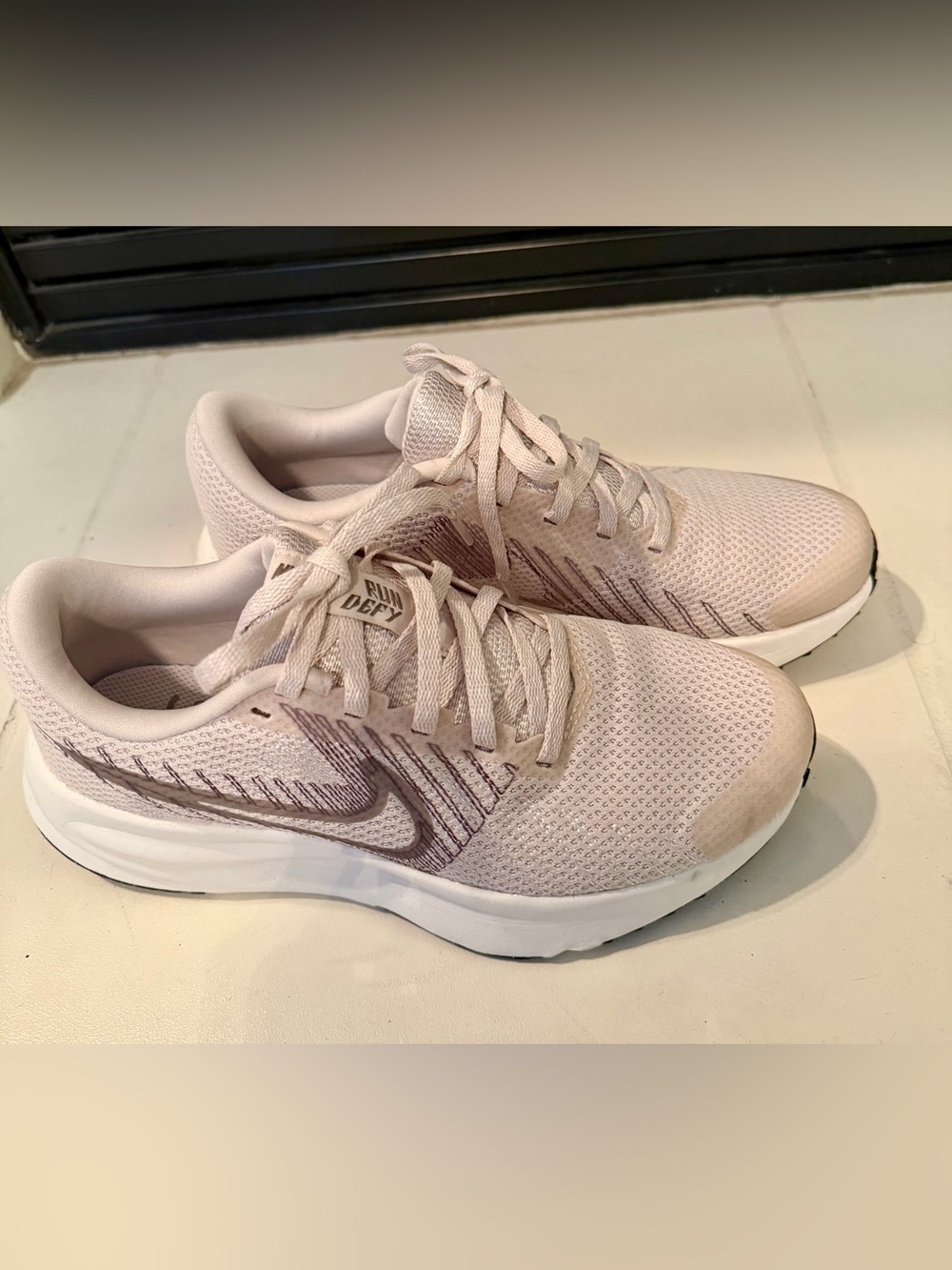 NIKE Women’s Cream/Tan Run Defy Athletic Sneakers - Size 6M - Like New!